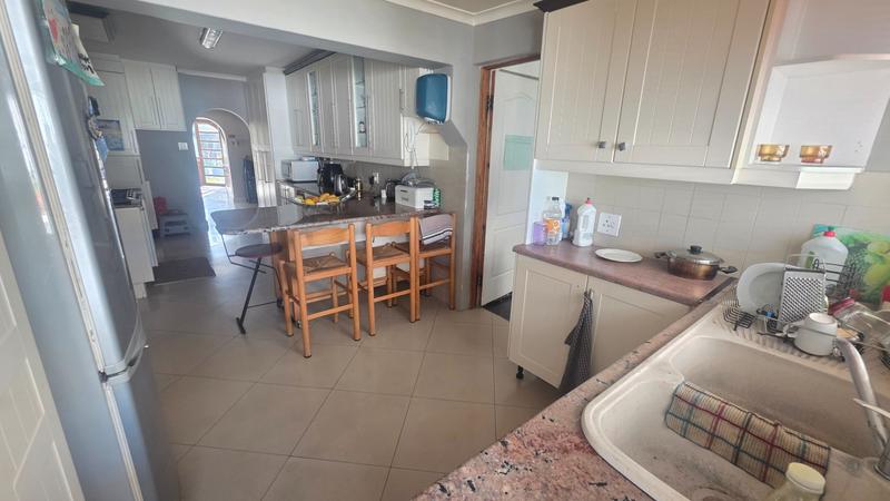 5 Bedroom Property for Sale in Kensington Western Cape